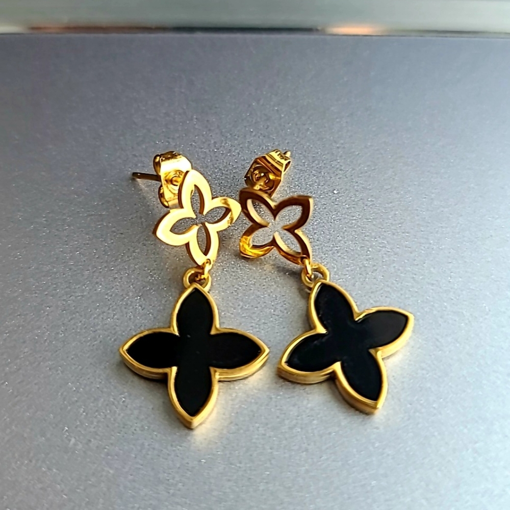 Dangle earrings